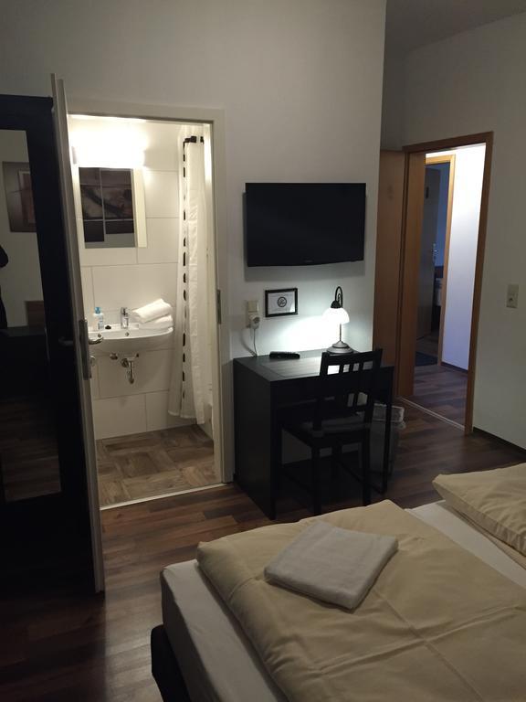 Hotel Engel Waldbronn Rum bild
