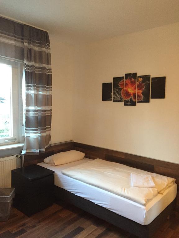 Hotel Engel Waldbronn Rum bild
