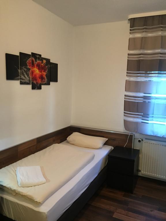 Hotel Engel Waldbronn Rum bild