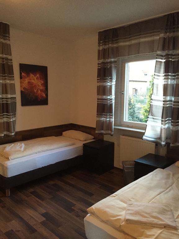 Hotel Engel Waldbronn Rum bild
