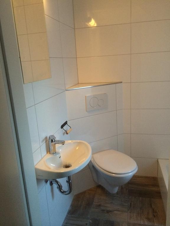 Hotel Engel Waldbronn Rum bild